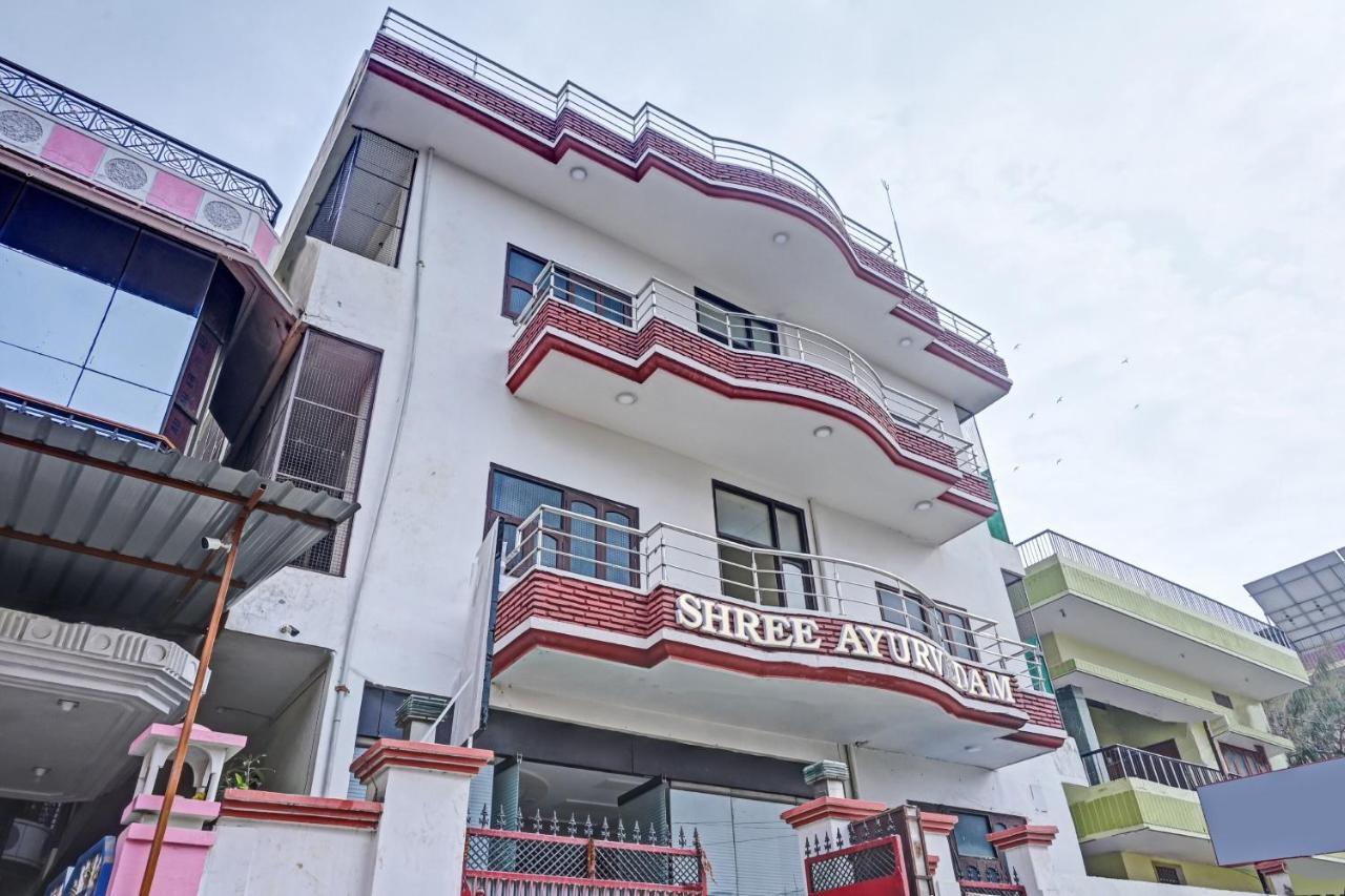Oyo 7498 Hotel Aparajita Варанаси Екстериор снимка