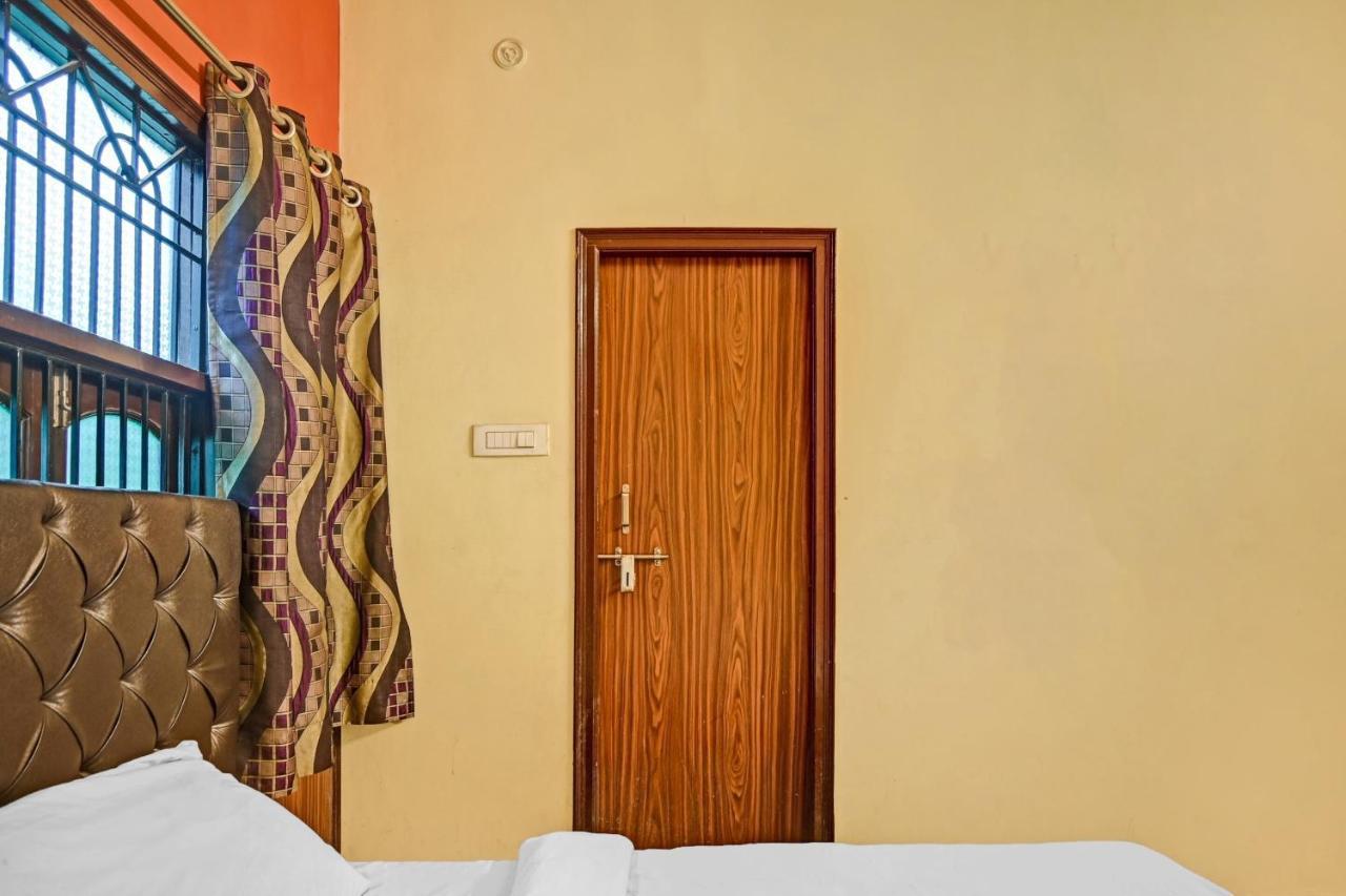 Oyo 7498 Hotel Aparajita Варанаси Екстериор снимка