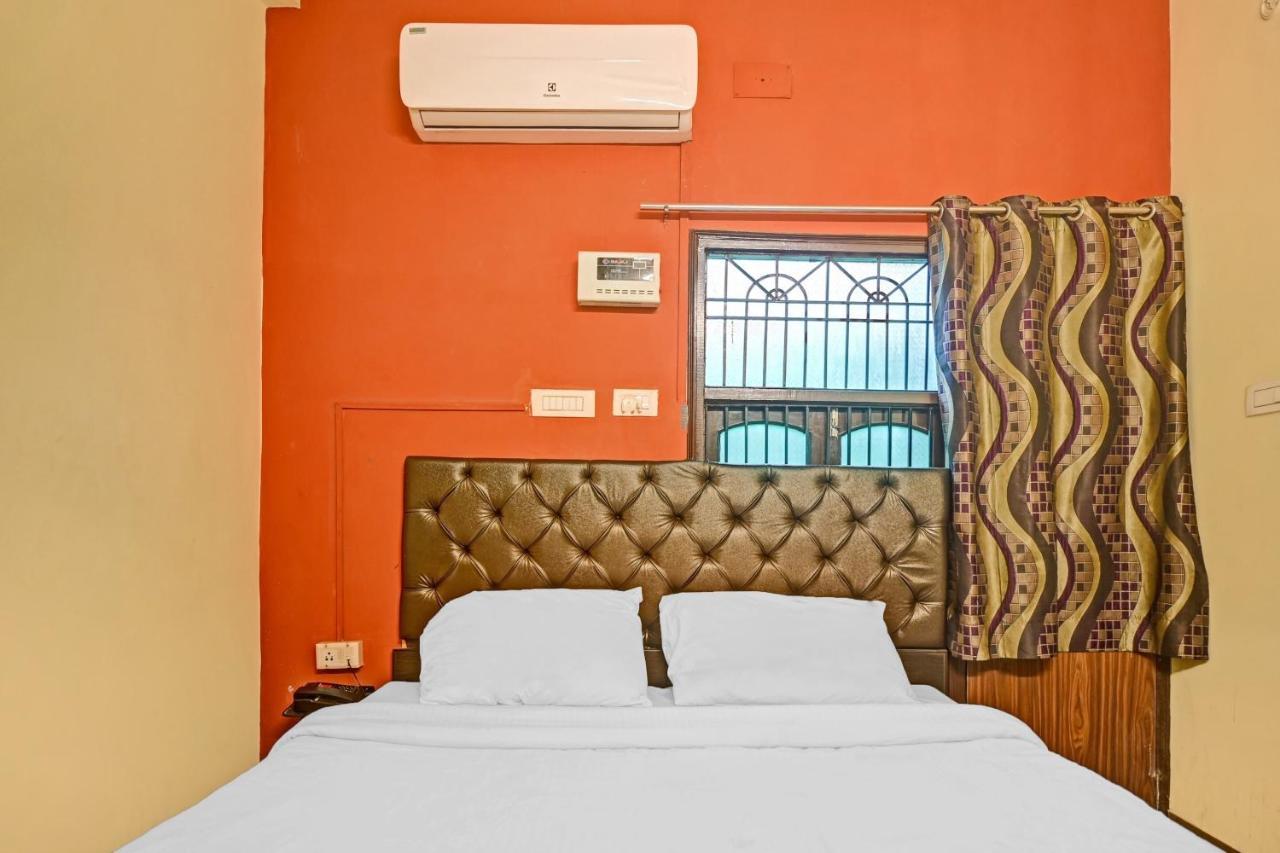 Oyo 7498 Hotel Aparajita Варанаси Екстериор снимка