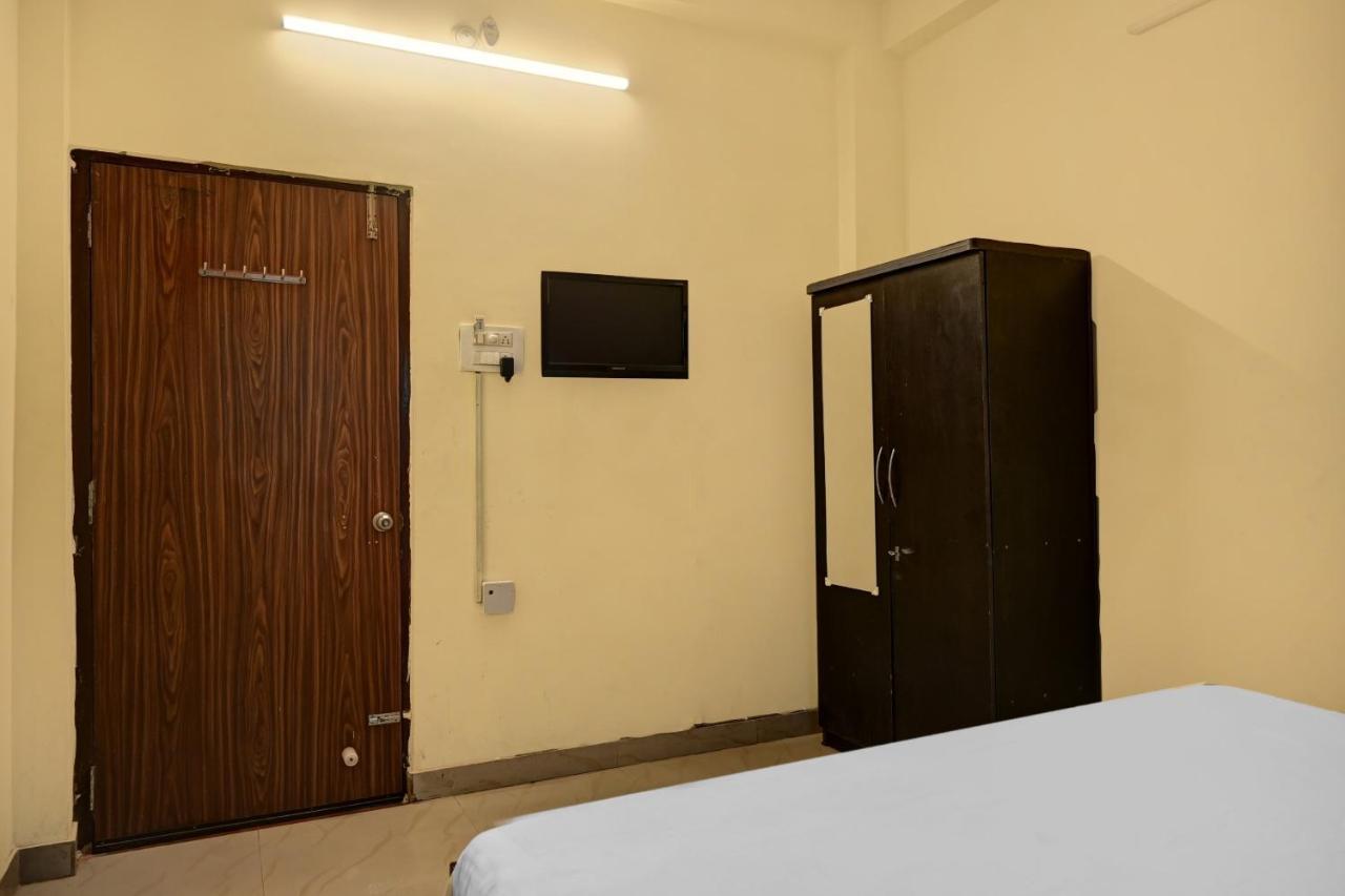 Oyo 7498 Hotel Aparajita Варанаси Екстериор снимка