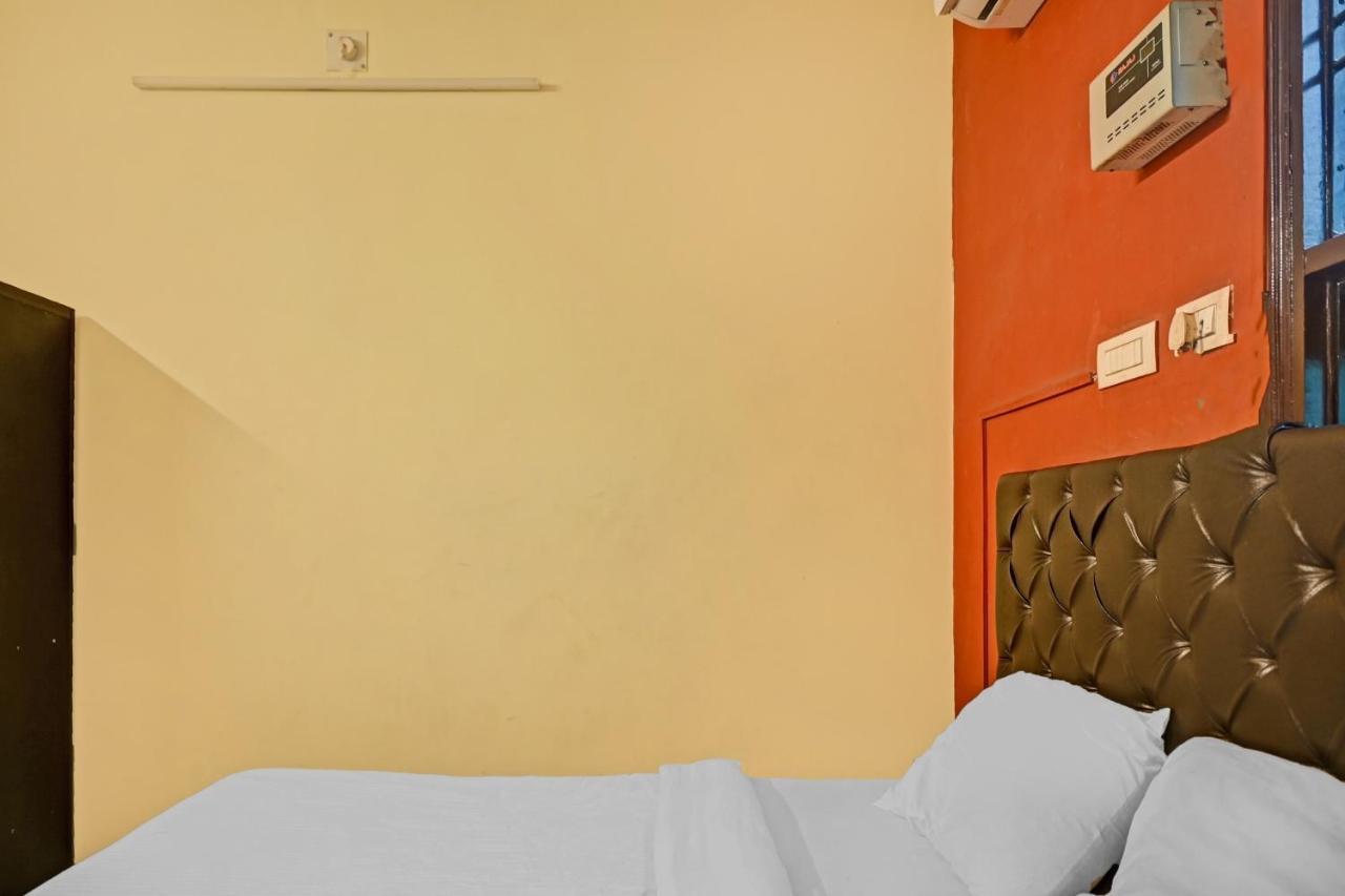 Oyo 7498 Hotel Aparajita Варанаси Екстериор снимка