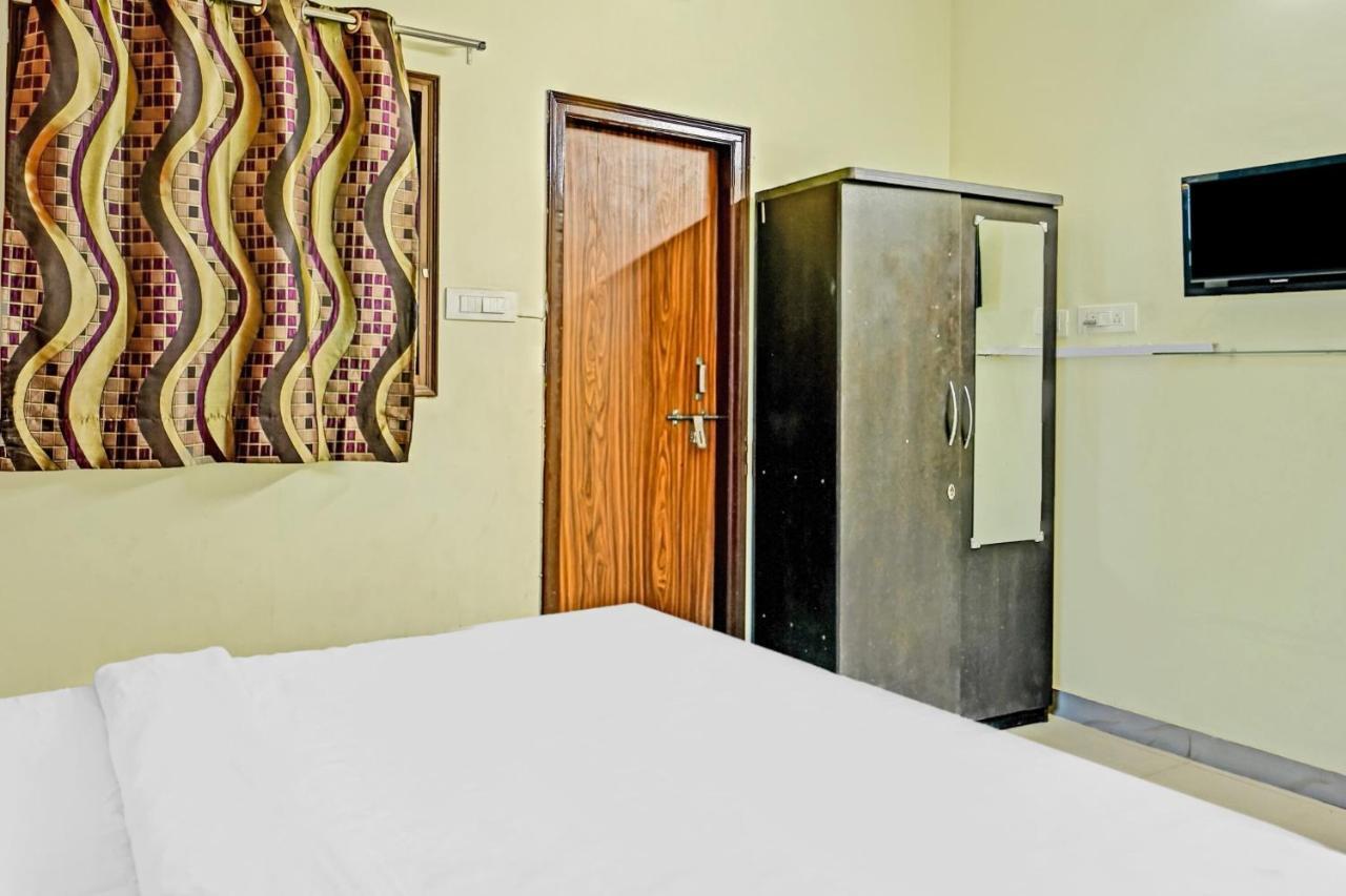 Oyo 7498 Hotel Aparajita Варанаси Екстериор снимка