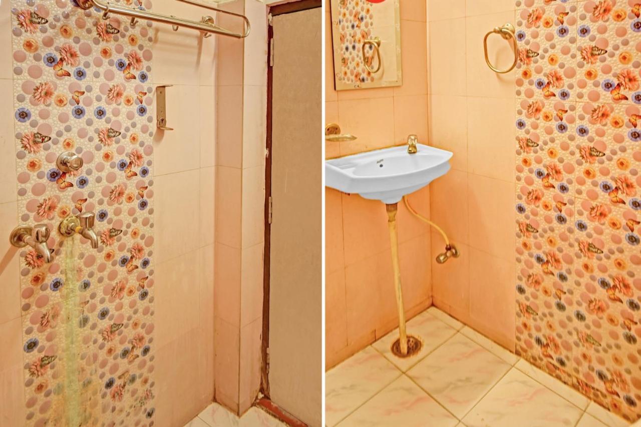 Oyo 7498 Hotel Aparajita Варанаси Екстериор снимка