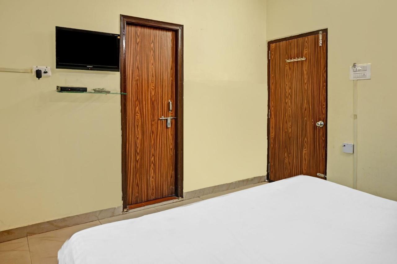 Oyo 7498 Hotel Aparajita Варанаси Екстериор снимка