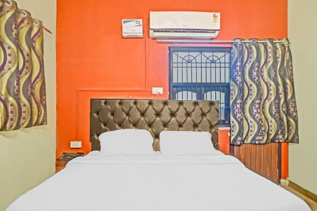 Oyo 7498 Hotel Aparajita Варанаси Екстериор снимка