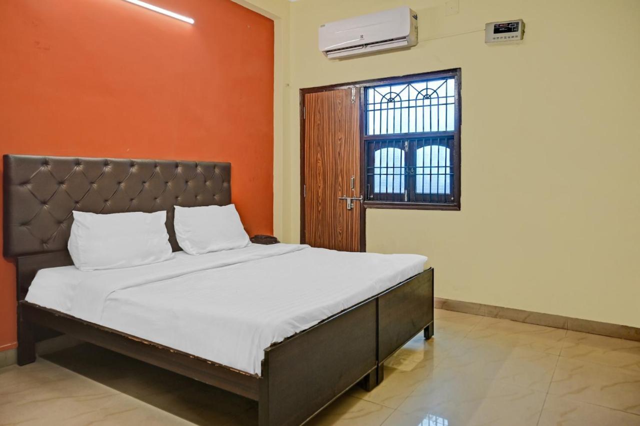 Oyo 7498 Hotel Aparajita Варанаси Екстериор снимка