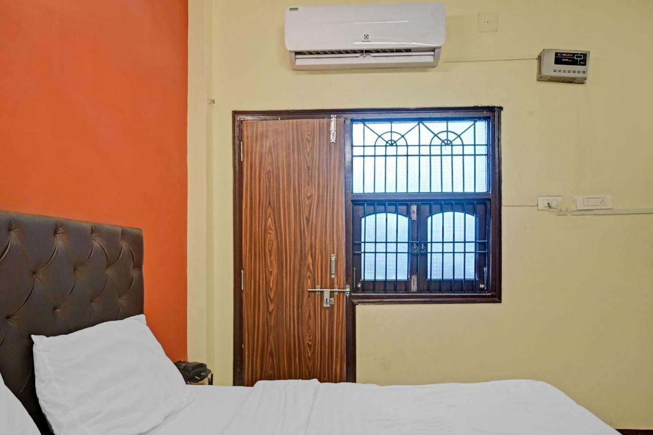 Oyo 7498 Hotel Aparajita Варанаси Екстериор снимка
