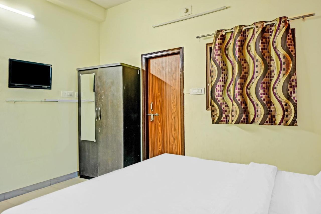 Oyo 7498 Hotel Aparajita Варанаси Екстериор снимка