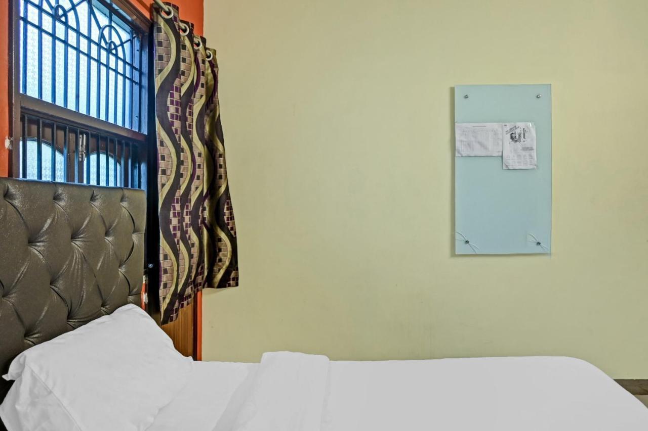 Oyo 7498 Hotel Aparajita Варанаси Екстериор снимка